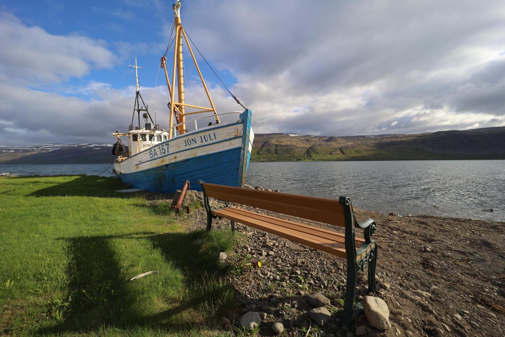 Kirkjubraut - Church Street Villa Tálknafjörður Eksteriør bilde